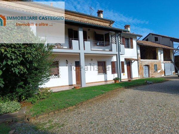 casa indipendente in vendita a Casanova Lonati