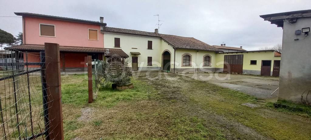casa indipendente in vendita a Casanova Lonati