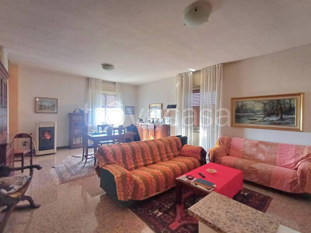 casa indipendente in vendita a Casanova Lonati