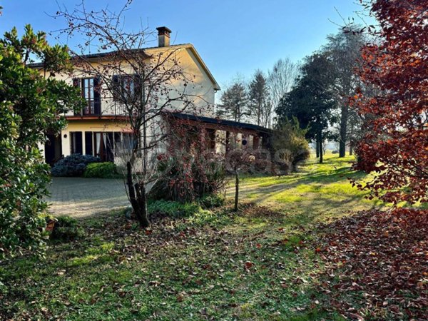 casa indipendente in vendita a Casanova Lonati