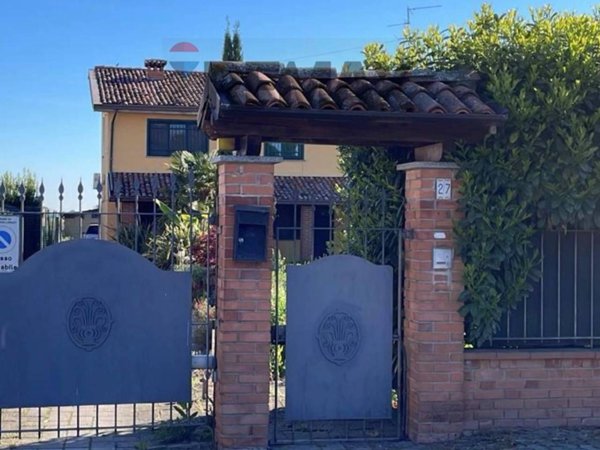 casa indipendente in vendita a Casanova Lonati
