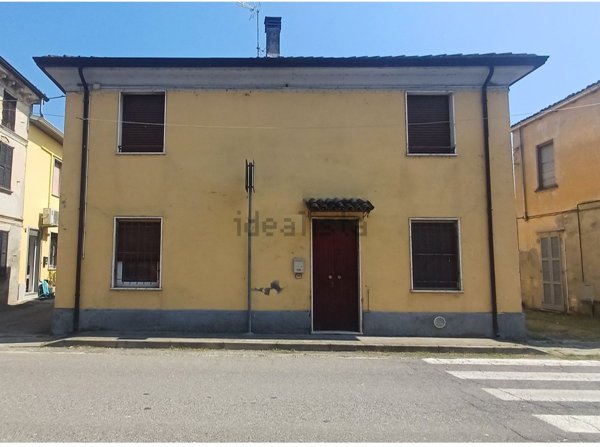 casa indipendente in vendita a Casanova Lonati in zona Pioltina