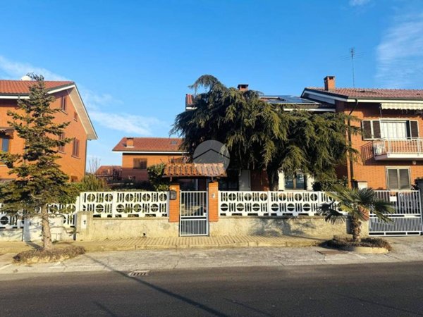 casa semindipendente in vendita a La Loggia