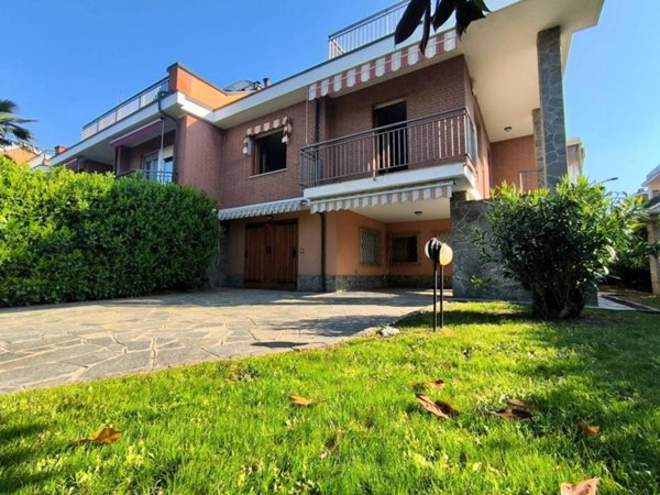 casa indipendente in vendita a La Loggia