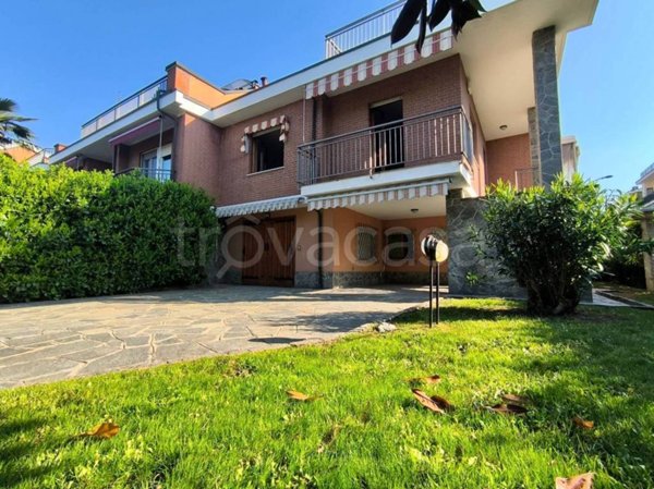 casa indipendente in vendita a La Loggia
