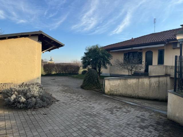 casa indipendente in vendita a La Loggia