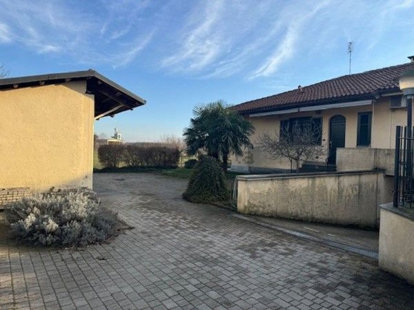 casa indipendente in vendita a La Loggia