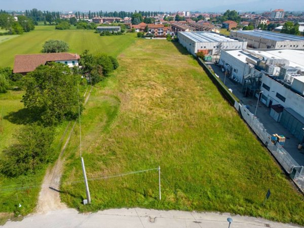 terreno edificabile in vendita a La Loggia