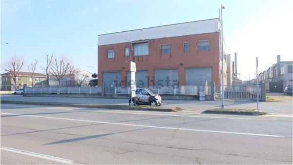 locale commerciale in vendita a La Loggia