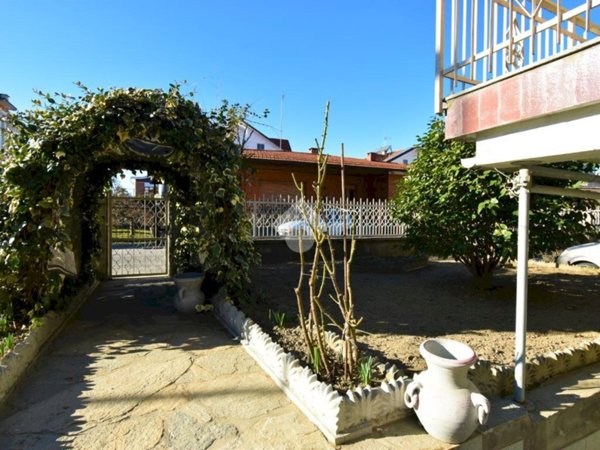 casa indipendente in vendita a La Loggia