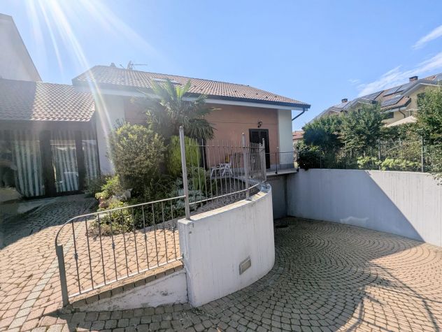 casa indipendente in vendita a La Loggia