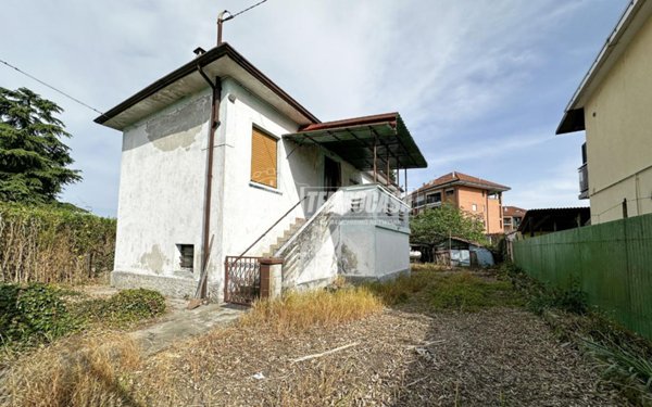 casa indipendente in vendita a La Loggia