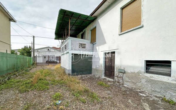 casa indipendente in vendita a La Loggia