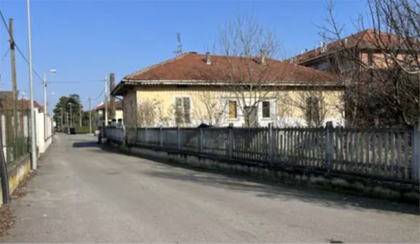 casa indipendente in vendita a La Loggia