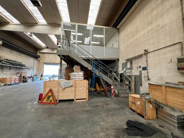 capannone in vendita a La Loggia