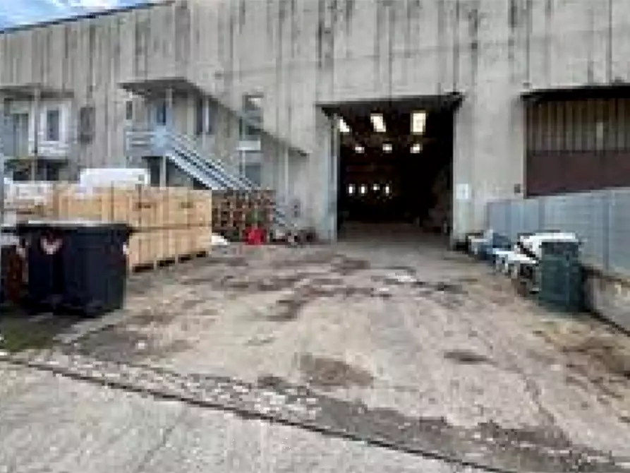 capannone in vendita a La Loggia