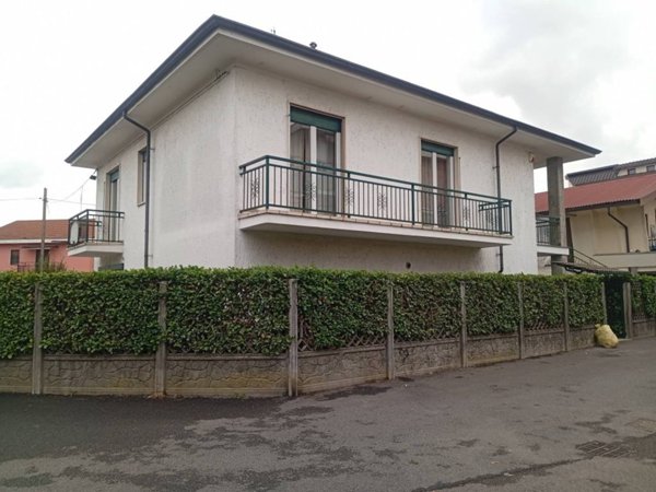 casa indipendente in vendita a La Loggia