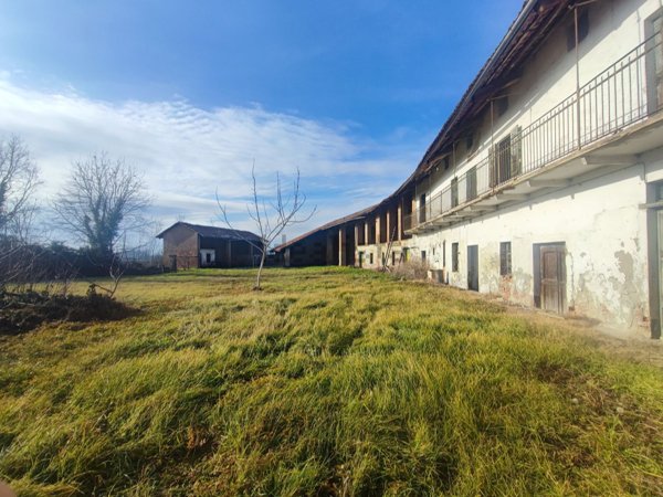 casale in vendita a La Loggia
