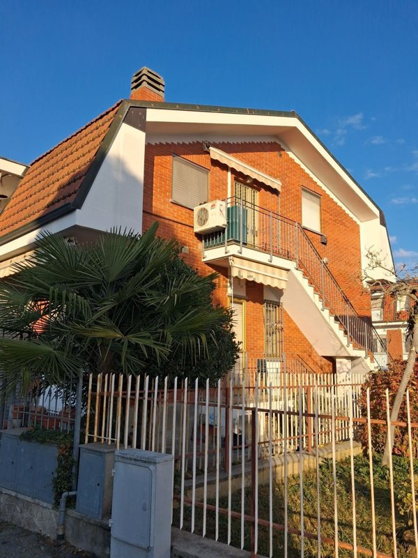 casa indipendente in vendita a La Loggia
