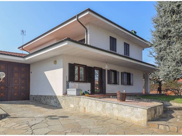 casa indipendente in vendita a La Loggia