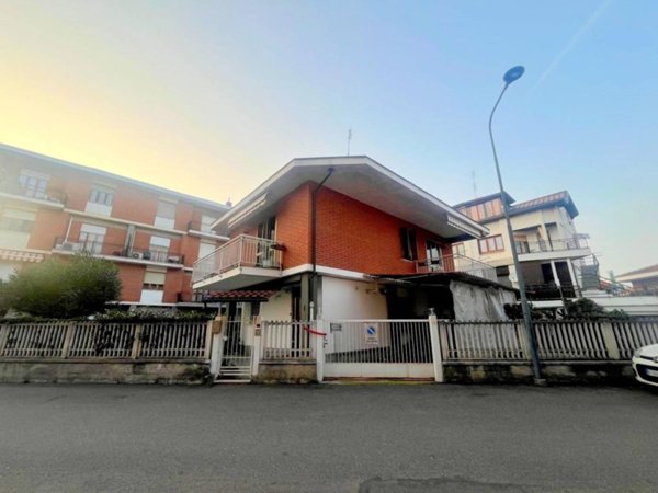 casa indipendente in vendita a La Loggia