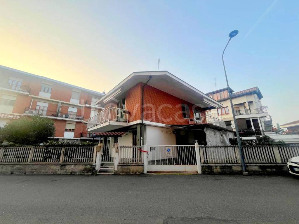 casa indipendente in vendita a La Loggia
