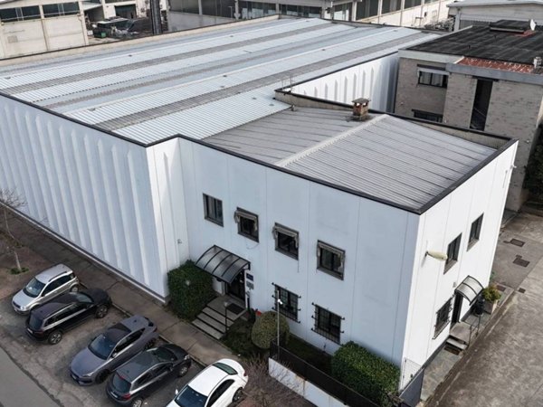 locale commerciale in vendita a La Loggia