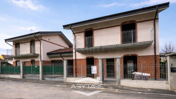 casa indipendente in vendita a La Loggia