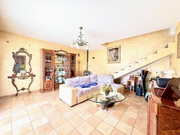 casa indipendente in vendita a La Loggia