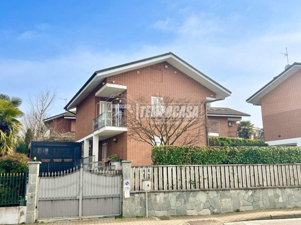 casa indipendente in vendita a La Loggia