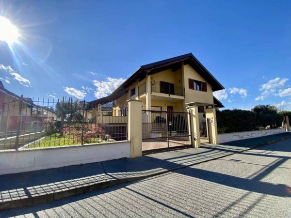 casa indipendente in vendita a La Loggia