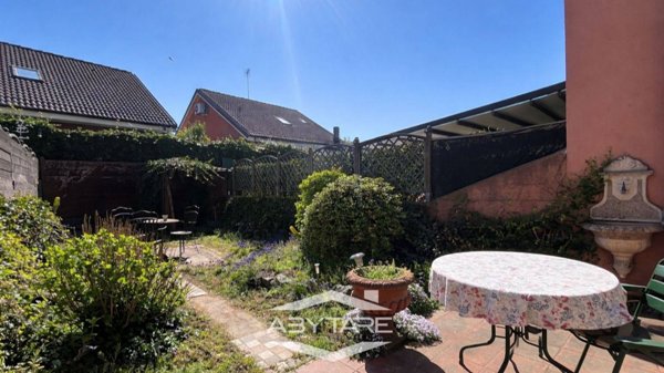 casa indipendente in vendita a La Loggia