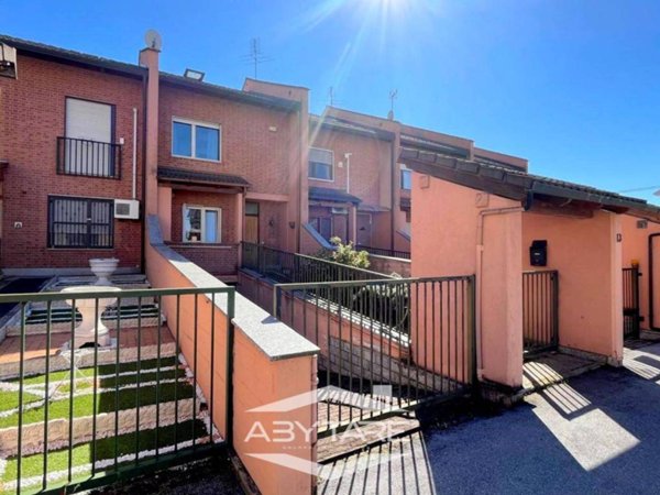 casa indipendente in vendita a La Loggia