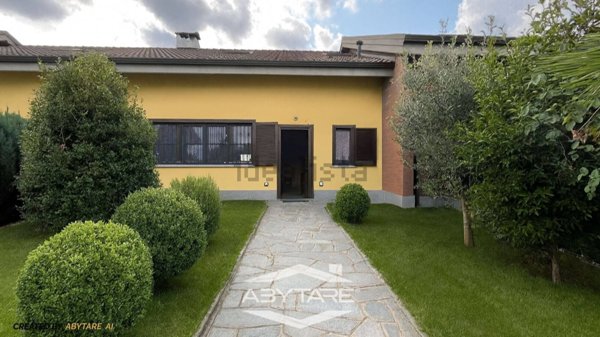 casa indipendente in vendita a La Loggia