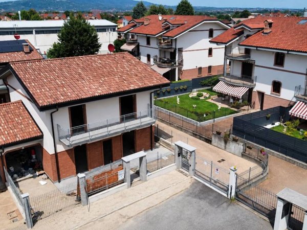 casa indipendente in vendita a La Loggia