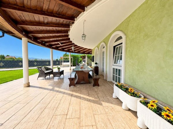 casa indipendente in vendita a La Loggia