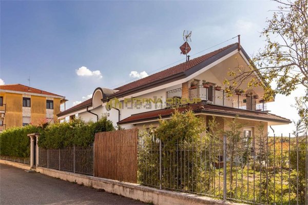casa indipendente in vendita a La Loggia