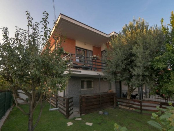 casa indipendente in vendita a La Loggia