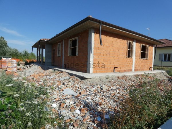 casa indipendente in vendita a Casei Gerola