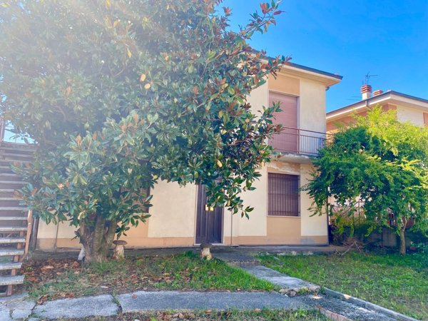 casa indipendente in vendita a Casei Gerola