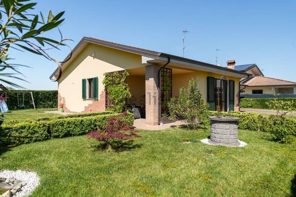 casa indipendente in vendita a Casei Gerola