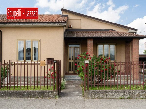 casa indipendente in vendita a Casei Gerola