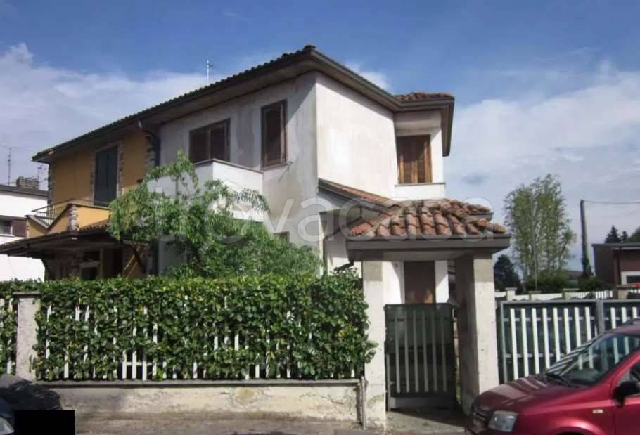 casa indipendente in vendita a Casorate Primo