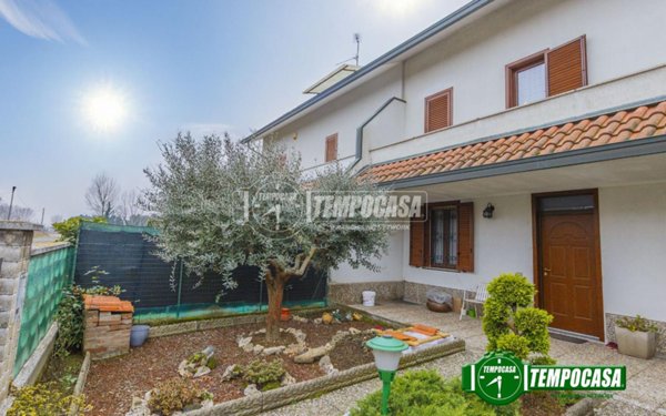 casa indipendente in vendita a Casorate Primo