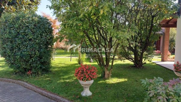 casa indipendente in vendita a Casorate Primo