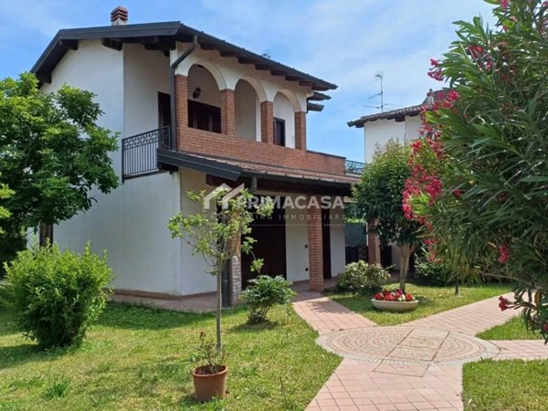 casa indipendente in vendita a Casorate Primo