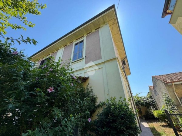 casa indipendente in vendita a Casorate Primo