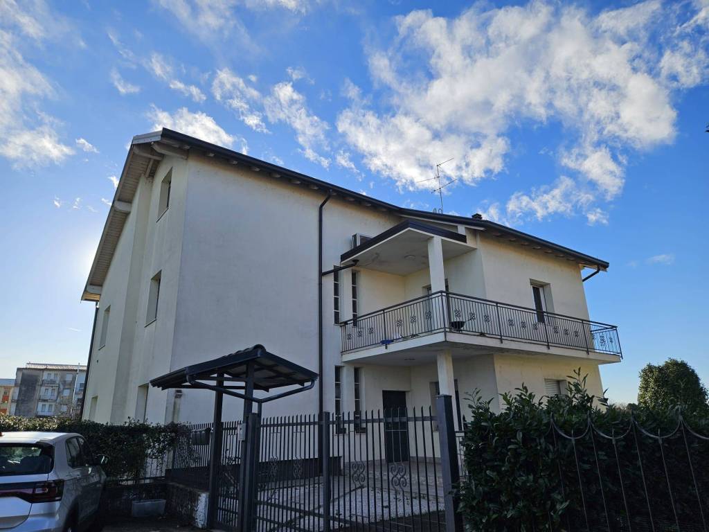 appartamento in vendita a Casorate Primo