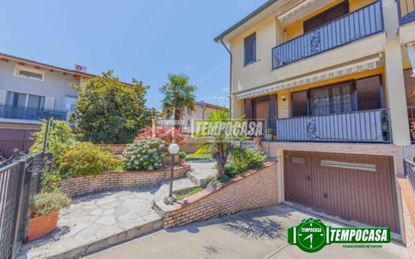 casa indipendente in vendita a Casorate Primo