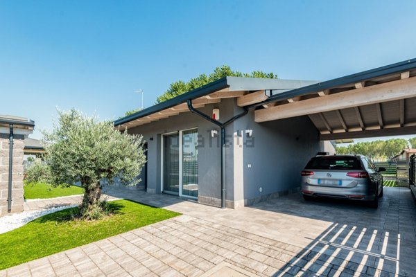 casa indipendente in vendita a Casorate Primo